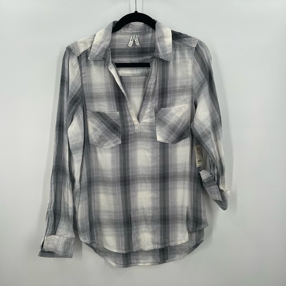 Mudd Plaid Long Sleeve Button Down Ladies Medium NEW - Picture 1 of 7